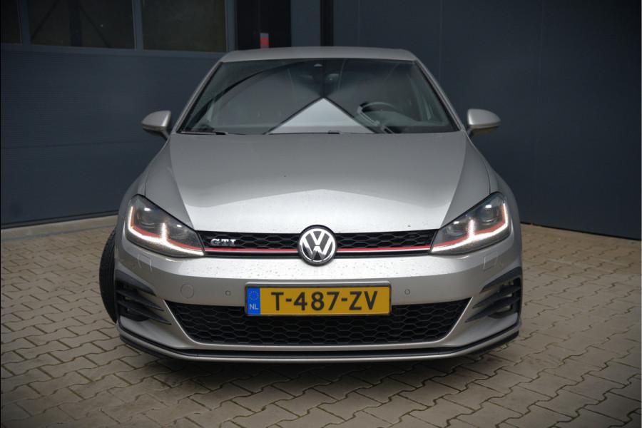 Volkswagen Golf 2.0 TSI GTI | Dynaudio | Stoelverwarming | Adaptive Cruise Control | DSG | Keyless | Apple Carplay | Navigatie | Dodehoekdetectie | TCR | Virtual Cockpit | CSR | Parkeersensoren | Ambiance Verlichting