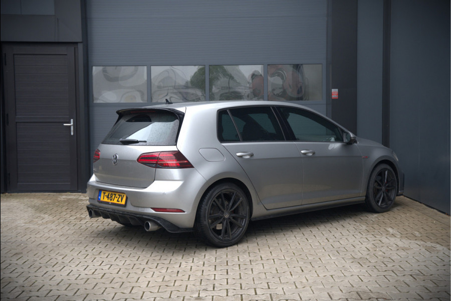 Volkswagen Golf 2.0 TSI GTI | Dynaudio | Stoelverwarming | Adaptive Cruise Control | DSG | Keyless | Apple Carplay | Navigatie | Dodehoekdetectie | TCR | Virtual Cockpit | CSR | Parkeersensoren | Ambiance Verlichting