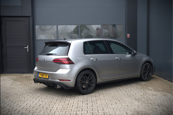 Volkswagen Golf 2.0 TSI GTI | Dynaudio | Stoelverwarming | Adaptive Cruise Control | DSG | Keyless | Apple Carplay | Navigatie | Dodehoekdetectie | TCR | Virtual Cockpit | CSR | Parkeersensoren | Ambiance Verlichting