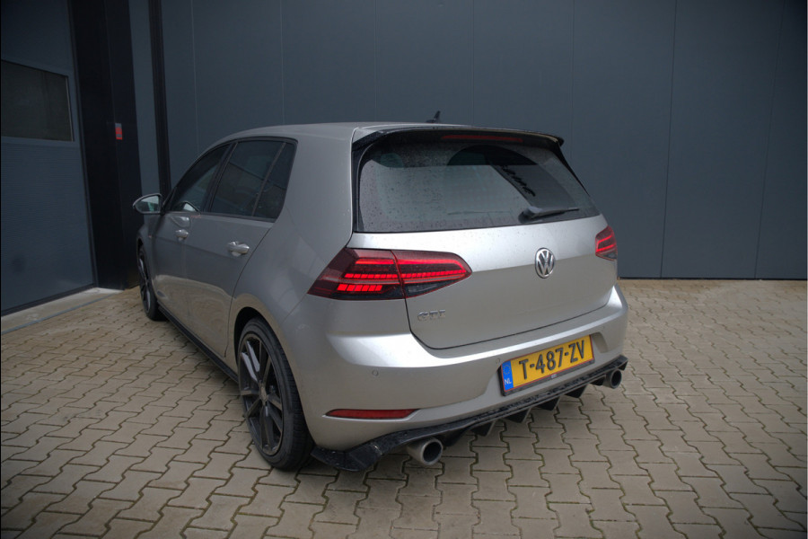 Volkswagen Golf 2.0 TSI GTI | Dynaudio | Stoelverwarming | Adaptive Cruise Control | DSG | Keyless | Apple Carplay | Navigatie | Dodehoekdetectie | TCR | Virtual Cockpit | CSR | Parkeersensoren | Ambiance Verlichting