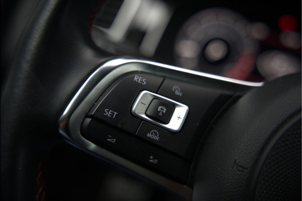 Volkswagen Golf 2.0 TSI GTI | Dynaudio | Stoelverwarming | Adaptive Cruise Control | DSG | Keyless | Apple Carplay | Navigatie | Dodehoekdetectie | TCR | Virtual Cockpit | CSR | Parkeersensoren | Ambiance Verlichting