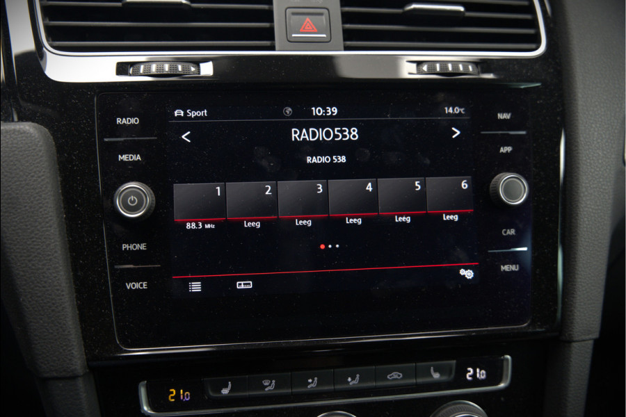 Volkswagen Golf 2.0 TSI GTI | Dynaudio | Stoelverwarming | Adaptive Cruise Control | DSG | Keyless | Apple Carplay | Navigatie | Dodehoekdetectie | TCR | Virtual Cockpit | CSR | Parkeersensoren | Ambiance Verlichting