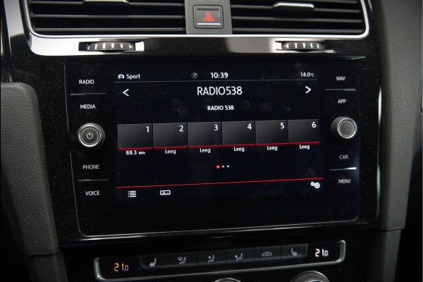 Volkswagen Golf 2.0 TSI GTI | Dynaudio | Stoelverwarming | Adaptive Cruise Control | DSG | Keyless | Apple Carplay | Navigatie | Dodehoekdetectie | TCR | Virtual Cockpit | CSR | Parkeersensoren | Ambiance Verlichting