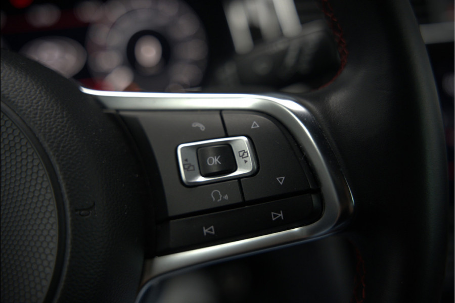 Volkswagen Golf 2.0 TSI GTI | Dynaudio | Stoelverwarming | Adaptive Cruise Control | DSG | Keyless | Apple Carplay | Navigatie | Dodehoekdetectie | TCR | Virtual Cockpit | CSR | Parkeersensoren | Ambiance Verlichting