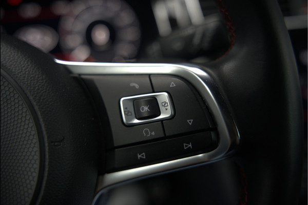Volkswagen Golf 2.0 TSI GTI | Dynaudio | Stoelverwarming | Adaptive Cruise Control | DSG | Keyless | Apple Carplay | Navigatie | Dodehoekdetectie | TCR | Virtual Cockpit | CSR | Parkeersensoren | Ambiance Verlichting