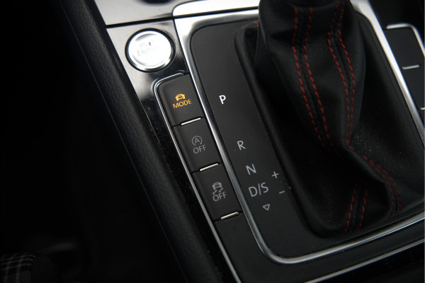 Volkswagen Golf 2.0 TSI GTI | Dynaudio | Stoelverwarming | Adaptive Cruise Control | DSG | Keyless | Apple Carplay | Navigatie | Dodehoekdetectie | TCR | Virtual Cockpit | CSR | Parkeersensoren | Ambiance Verlichting
