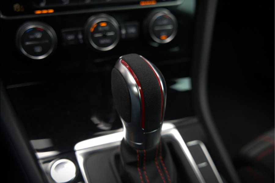 Volkswagen Golf 2.0 TSI GTI | Dynaudio | Stoelverwarming | Adaptive Cruise Control | DSG | Keyless | Apple Carplay | Navigatie | Dodehoekdetectie | TCR | Virtual Cockpit | CSR | Parkeersensoren | Ambiance Verlichting