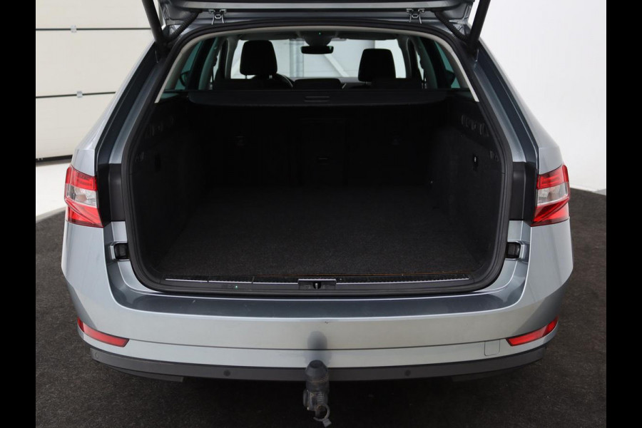 Škoda Superb 1.4 TSI iV Style | Trekhaak | Stoel & achterbankverwarming | Camera | Memory | Carplay | Park Assist | Virtual Cockpit | Navigatie
