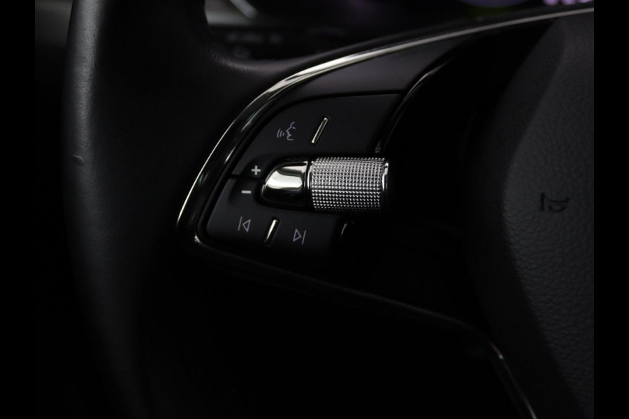 Škoda Superb 1.4 TSI iV Style | Trekhaak | Stoel & achterbankverwarming | Camera | Memory | Carplay | Park Assist | Virtual Cockpit | Navigatie