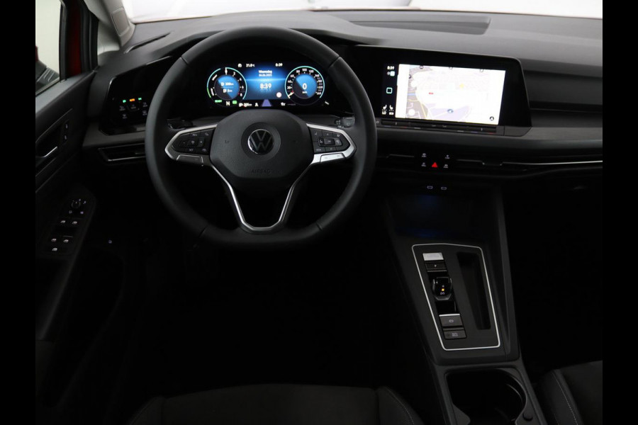 Volkswagen Golf 1.4 eHybrid Style | Stoel & stuurverwarming | Massage | Carplay | Memory | Achterbankverwarming | Adaptive cruise | Park Assist | Sfeerverlichting | Navigatie | Full LED | PHEV