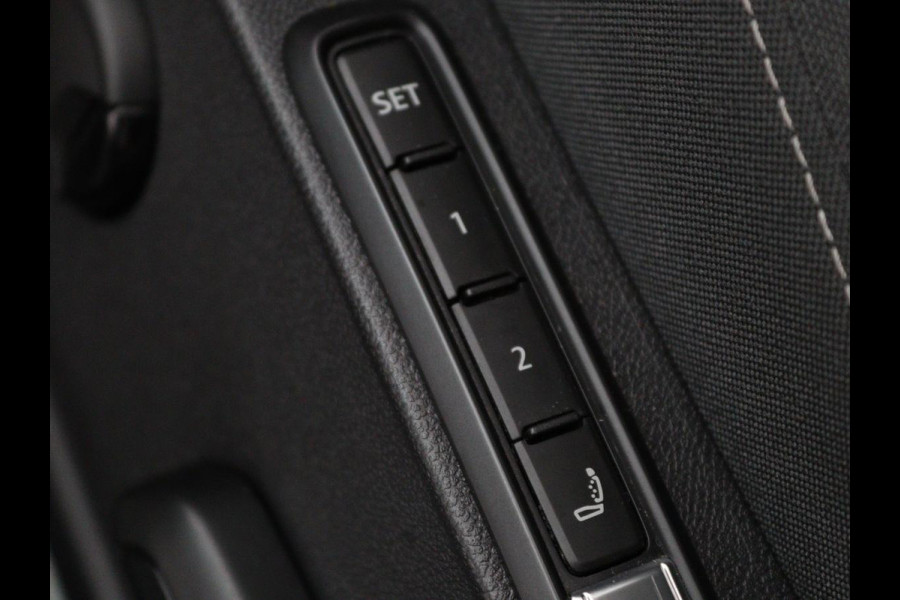 Volkswagen Golf 1.4 eHybrid Style | Stoel & stuurverwarming | Massage | Carplay | Memory | Achterbankverwarming | Adaptive cruise | Park Assist | Sfeerverlichting | Navigatie | Full LED | PHEV