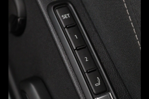 Volkswagen Golf 1.4 eHybrid Style | Stoel & stuurverwarming | Massage | Carplay | Memory | Achterbankverwarming | Adaptive cruise | Park Assist | Sfeerverlichting | Navigatie | Full LED | PHEV