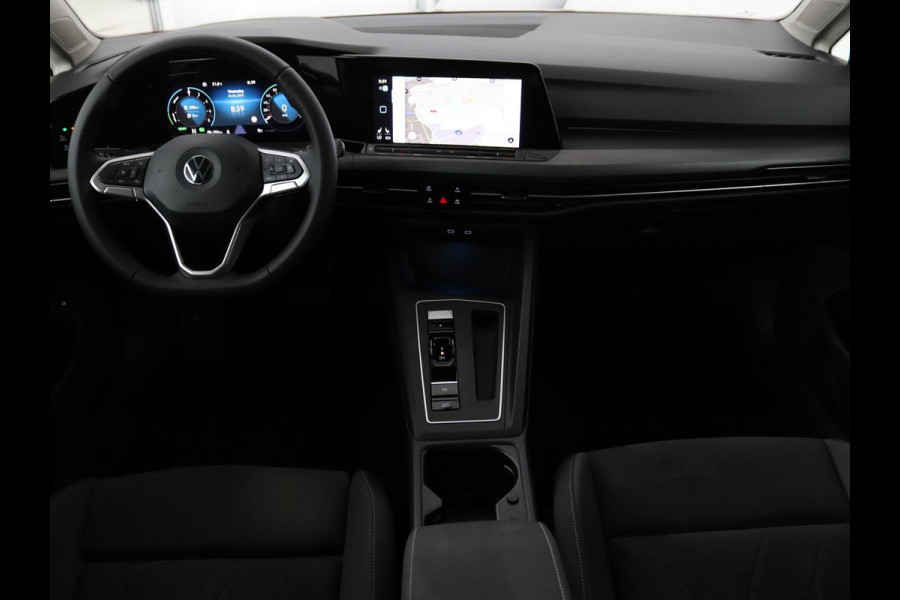 Volkswagen Golf 1.4 eHybrid Style | Stoel & stuurverwarming | Massage | Carplay | Memory | Achterbankverwarming | Adaptive cruise | Park Assist | Sfeerverlichting | Navigatie | Full LED | PHEV