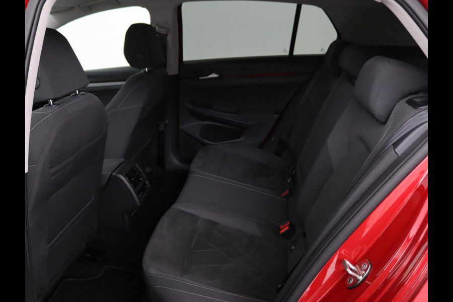 Volkswagen Golf 1.4 eHybrid Style | Stoel & stuurverwarming | Massage | Carplay | Memory | Achterbankverwarming | Adaptive cruise | Park Assist | Sfeerverlichting | Navigatie | Full LED | PHEV