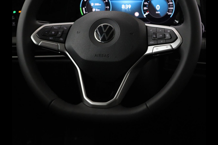 Volkswagen Golf 1.4 eHybrid Style | Stoel & stuurverwarming | Massage | Carplay | Memory | Achterbankverwarming | Adaptive cruise | Park Assist | Sfeerverlichting | Navigatie | Full LED | PHEV