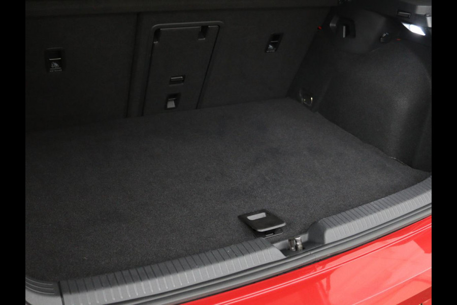 Volkswagen Golf 1.4 eHybrid Style | Stoel & stuurverwarming | Massage | Carplay | Memory | Achterbankverwarming | Adaptive cruise | Park Assist | Sfeerverlichting | Navigatie | Full LED | PHEV