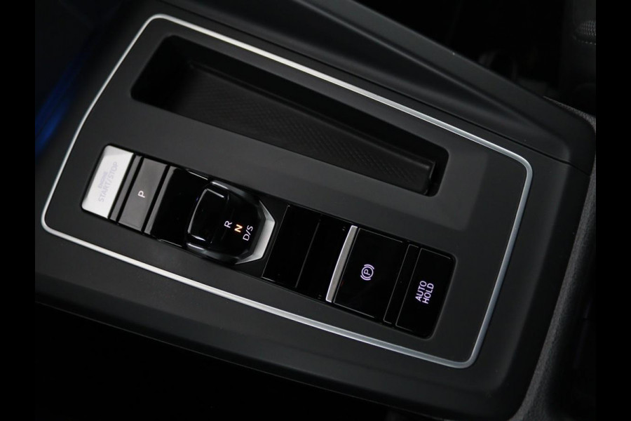 Volkswagen Golf 1.4 eHybrid Style | Stoel & stuurverwarming | Massage | Carplay | Memory | Achterbankverwarming | Adaptive cruise | Park Assist | Sfeerverlichting | Navigatie | Full LED | PHEV