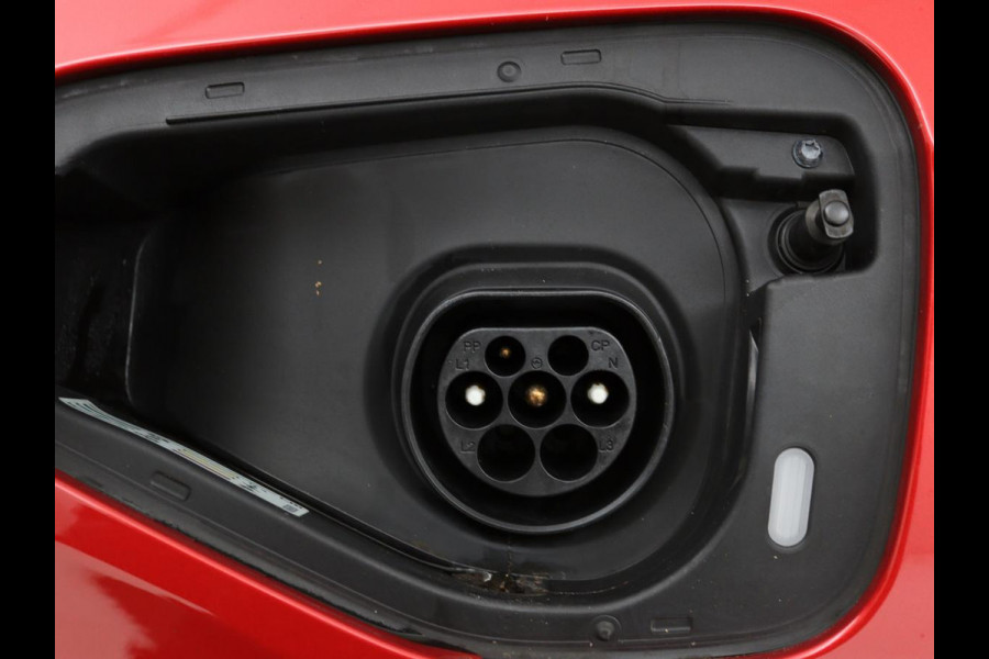 Volkswagen Golf 1.4 eHybrid Style | Stoel & stuurverwarming | Massage | Carplay | Memory | Achterbankverwarming | Adaptive cruise | Park Assist | Sfeerverlichting | Navigatie | Full LED | PHEV