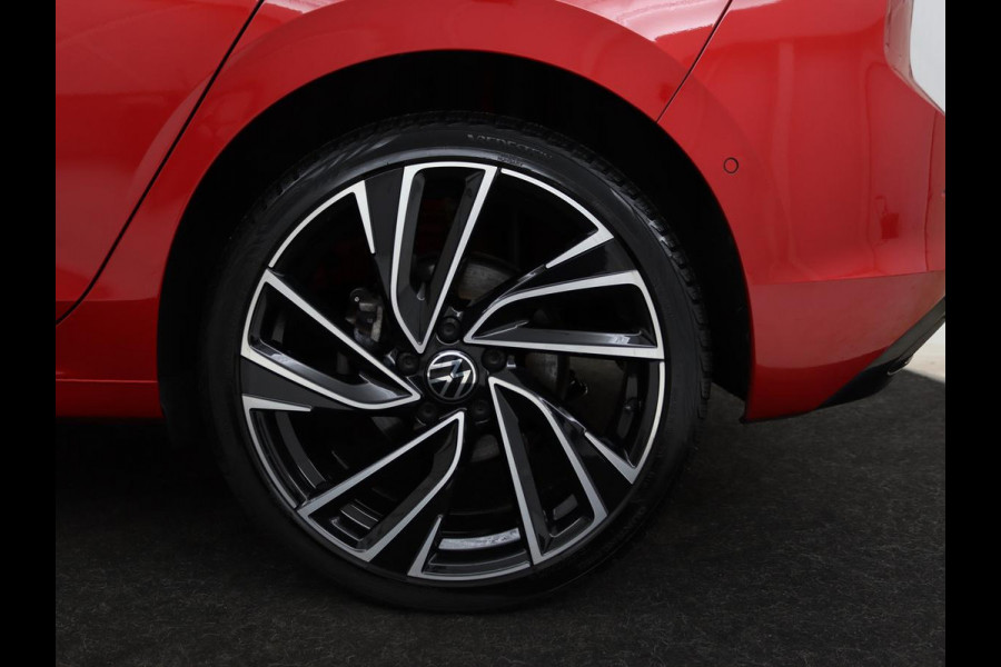 Volkswagen Golf 1.4 eHybrid Style | Stoel & stuurverwarming | Massage | Carplay | Memory | Achterbankverwarming | Adaptive cruise | Park Assist | Sfeerverlichting | Navigatie | Full LED | PHEV