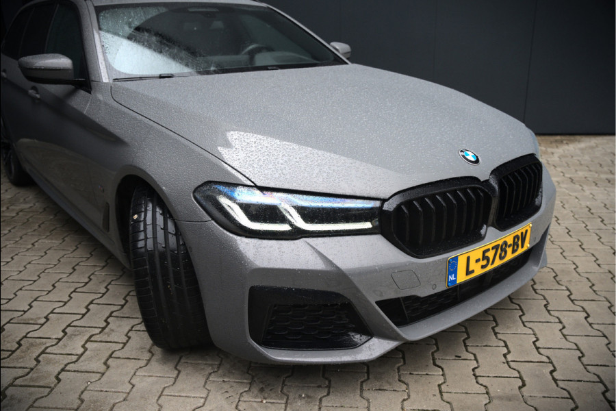 BMW 5 Serie Touring 530i High Executive M Sport | Panoramadak | Head-Up Display | Laser | Trekhaak | Stoelverwarming | Stuurverwarming | Memory Seats | Keyless | Adaptive Cruise Control | Comfort Seats | Shadowline | BTW | NAP | Dealer Ond