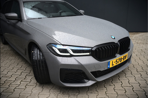 BMW 5 Serie Touring 530i High Executive M Sport | Panoramadak | Head-Up Display | Laser | Trekhaak | Stoelverwarming | Stuurverwarming | Memory Seats | Keyless | Adaptive Cruise Control | Comfort Seats | Shadowline | BTW | NAP | Dealer Ond
