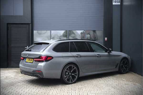 BMW 5 Serie Touring 530i High Executive M Sport | Panoramadak | Head-Up Display | Laser | Trekhaak | Stoelverwarming | Stuurverwarming | Memory Seats | Keyless | Adaptive Cruise Control | Comfort Seats | Shadowline | BTW | NAP | Dealer Ond