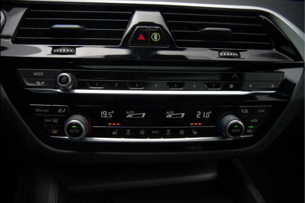 BMW 5 Serie Touring 530i High Executive M Sport | Panoramadak | Head-Up Display | Laser | Trekhaak | Stoelverwarming | Stuurverwarming | Memory Seats | Keyless | Adaptive Cruise Control | Comfort Seats | Shadowline | BTW | NAP | Dealer Ond