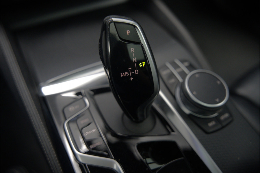 BMW 5 Serie Touring 530i High Executive M Sport | Panoramadak | Head-Up Display | Laser | Trekhaak | Stoelverwarming | Stuurverwarming | Memory Seats | Keyless | Adaptive Cruise Control | Comfort Seats | Shadowline | BTW | NAP | Dealer Ond