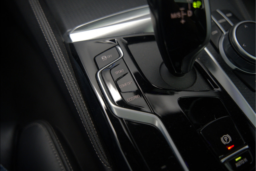 BMW 5 Serie Touring 530i High Executive M Sport | Panoramadak | Head-Up Display | Laser | Trekhaak | Stoelverwarming | Stuurverwarming | Memory Seats | Keyless | Adaptive Cruise Control | Comfort Seats | Shadowline | BTW | NAP | Dealer Ond