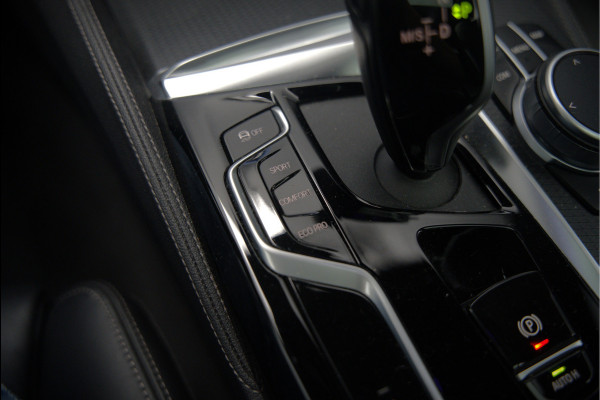 BMW 5 Serie Touring 530i High Executive M Sport | Panoramadak | Head-Up Display | Laser | Trekhaak | Stoelverwarming | Stuurverwarming | Memory Seats | Keyless | Adaptive Cruise Control | Comfort Seats | Shadowline | BTW | NAP | Dealer Ond
