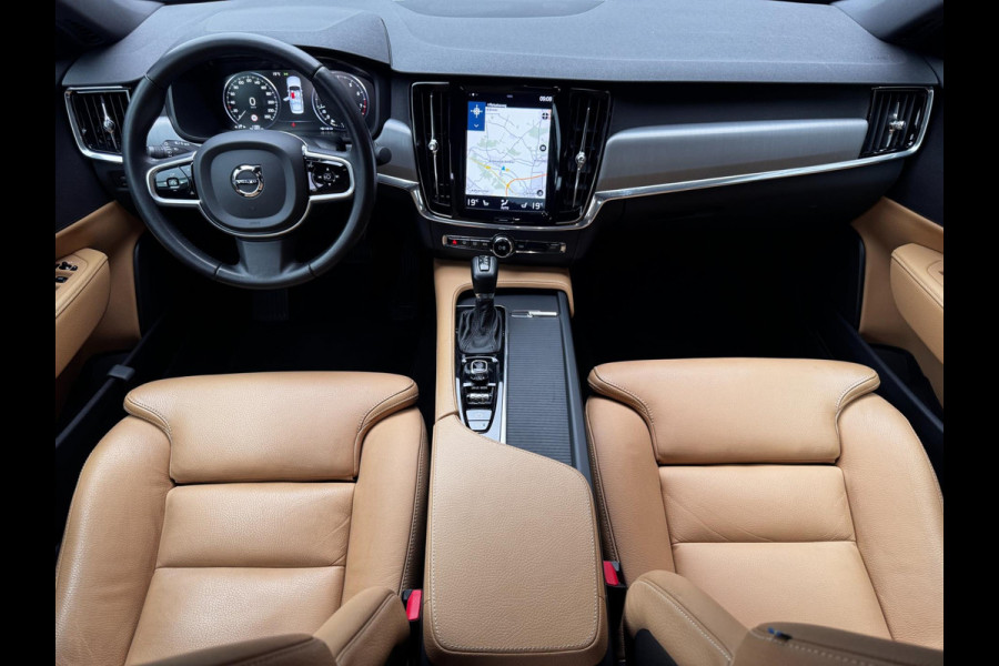 Volvo S90 2.0 T4 Momentum+ / 190 PK / Trekhaak / Automaat / Leder + Stoelverwarming / Adaptive Cruise / Navigatie