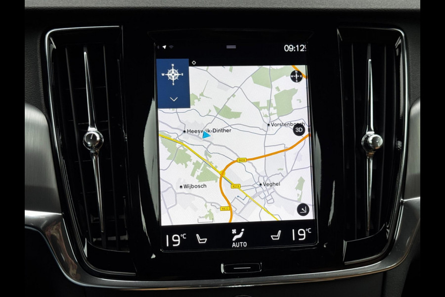 Volvo S90 2.0 T4 Momentum+ / 190 PK / Trekhaak / Automaat / Leder + Stoelverwarming / Adaptive Cruise / Navigatie