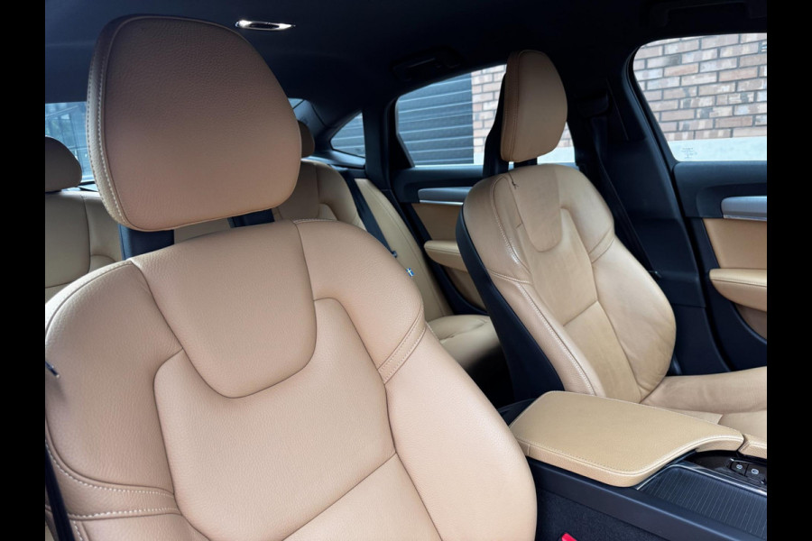Volvo S90 2.0 T4 Momentum+ / 190 PK / Trekhaak / Automaat / Leder + Stoelverwarming / Adaptive Cruise / Navigatie