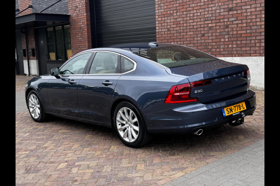 Volvo S90 2.0 T4 Momentum+ / 190 PK / Trekhaak / Automaat / Leder + Stoelverwarming / Adaptive Cruise / Navigatie