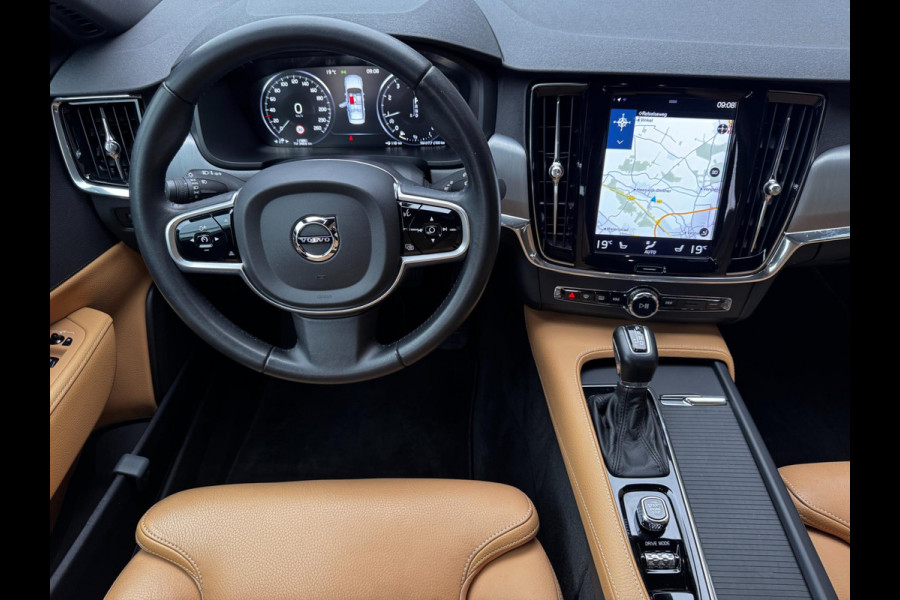 Volvo S90 2.0 T4 Momentum+ / 190 PK / Trekhaak / Automaat / Leder + Stoelverwarming / Adaptive Cruise / Navigatie