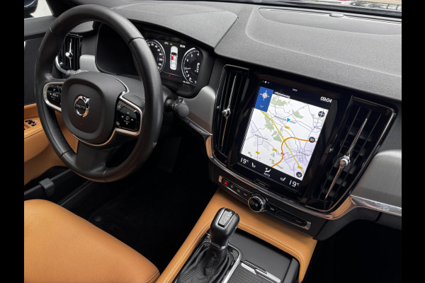 Volvo S90 2.0 T4 Momentum+ / 190 PK / Trekhaak / Automaat / Leder + Stoelverwarming / Adaptive Cruise / Navigatie