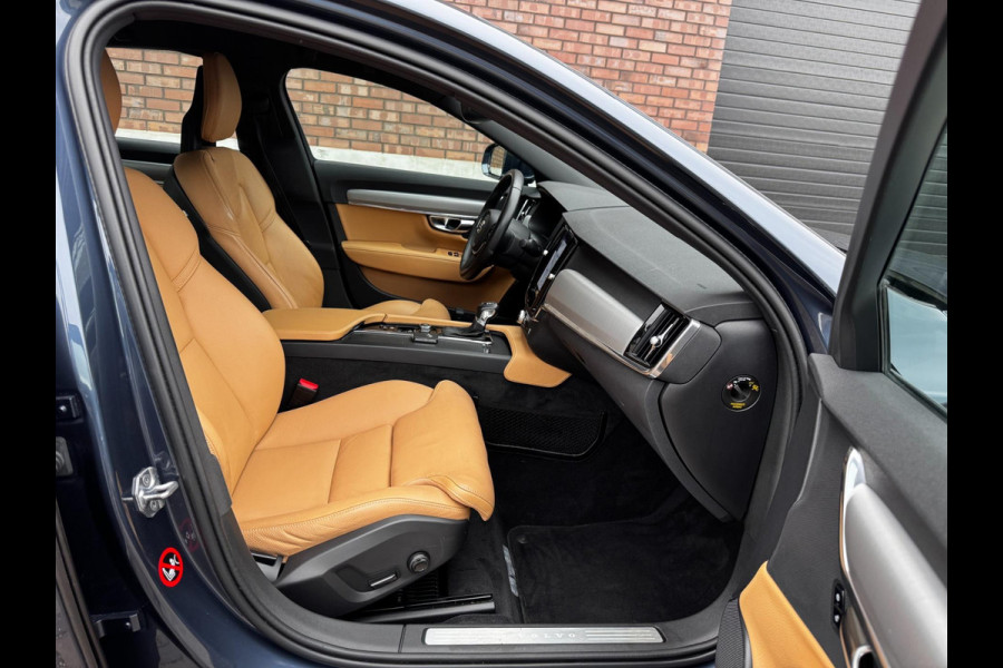 Volvo S90 2.0 T4 Momentum+ / 190 PK / Trekhaak / Automaat / Leder + Stoelverwarming / Adaptive Cruise / Navigatie