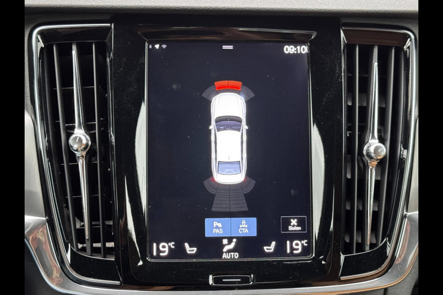 Volvo S90 2.0 T4 Momentum+ / 190 PK / Trekhaak / Automaat / Leder + Stoelverwarming / Adaptive Cruise / Navigatie