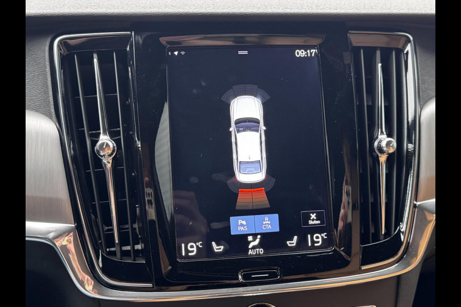 Volvo S90 2.0 T4 Momentum+ / 190 PK / Trekhaak / Automaat / Leder + Stoelverwarming / Adaptive Cruise / Navigatie