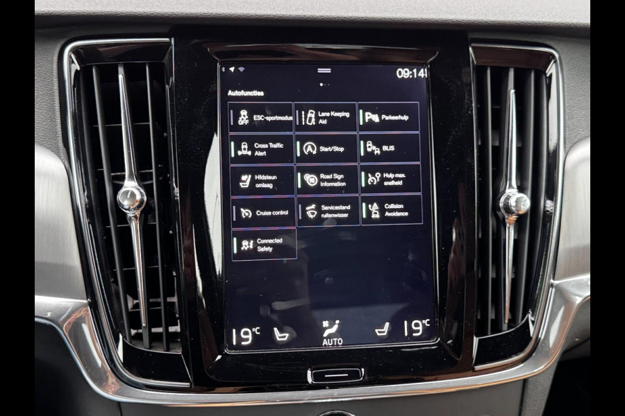 Volvo S90 2.0 T4 Momentum+ / 190 PK / Trekhaak / Automaat / Leder + Stoelverwarming / Adaptive Cruise / Navigatie