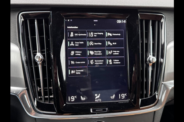 Volvo S90 2.0 T4 Momentum+ / 190 PK / Trekhaak / Automaat / Leder + Stoelverwarming / Adaptive Cruise / Navigatie