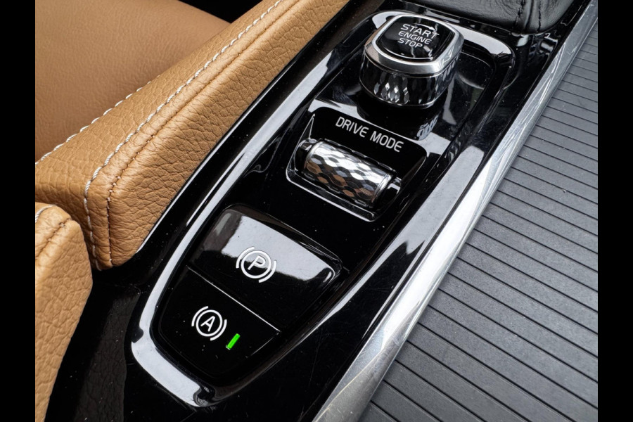 Volvo S90 2.0 T4 Momentum+ / 190 PK / Trekhaak / Automaat / Leder + Stoelverwarming / Adaptive Cruise / Navigatie