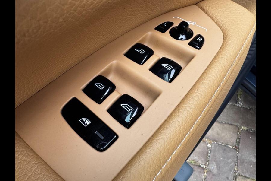 Volvo S90 2.0 T4 Momentum+ / 190 PK / Trekhaak / Automaat / Leder + Stoelverwarming / Adaptive Cruise / Navigatie