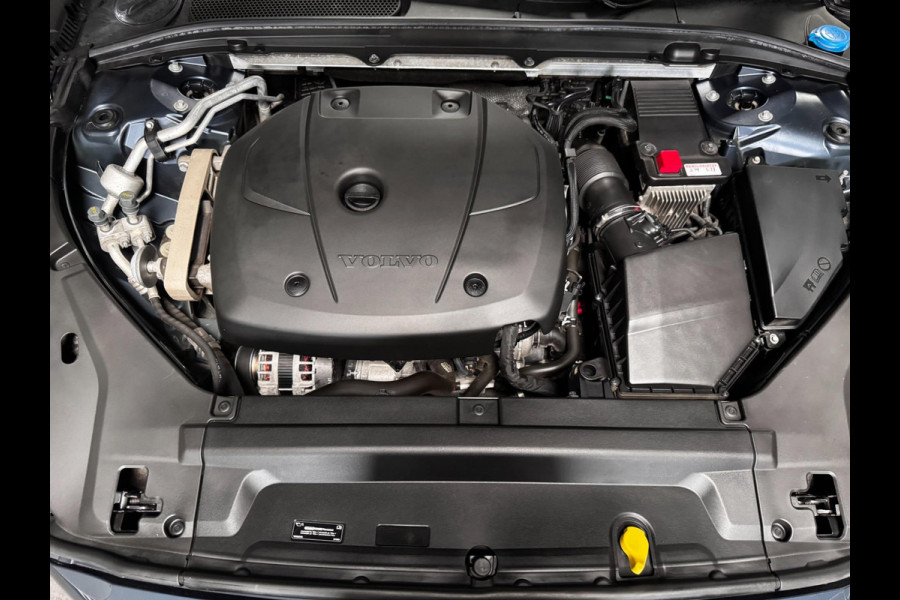 Volvo S90 2.0 T4 Momentum+ / 190 PK / Trekhaak / Automaat / Leder + Stoelverwarming / Adaptive Cruise / Navigatie
