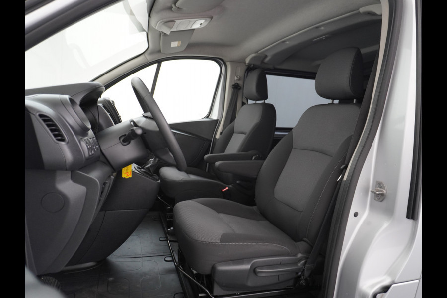 Fiat Talento 2.0D 146PK L2 D.C. 17" Pdc Trekh. Alles in kleur gespoten Led Airco Cruise Business Pro Dubbele Cabine 5-Pers. DC Led Betonplex-vloer Lat om Lat Privacy Glas Bluetooth Lengte 2 dus wél fatsoenlijke beenruimte achterin! 1e Eigenaar 2.000 kg trekvermogen Euro 6