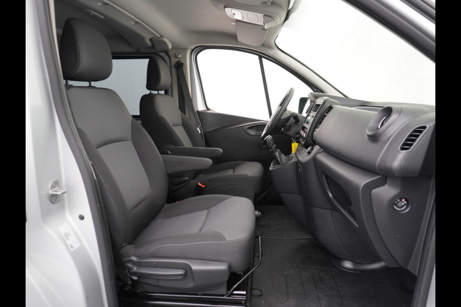 Fiat Talento 2.0D 146PK L2 D.C. 17" Pdc Trekh. Alles in kleur gespoten Led Airco Cruise Business Pro Dubbele Cabine 5-Pers. DC Led Betonplex-vloer Lat om Lat Privacy Glas Bluetooth Lengte 2 dus wél fatsoenlijke beenruimte achterin! 1e Eigenaar 2.000 kg trekvermogen Euro 6