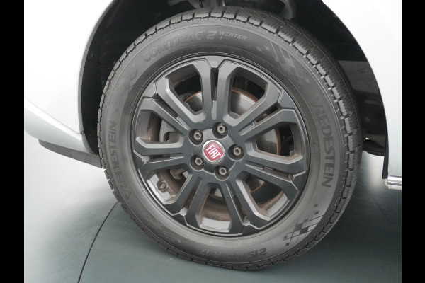 Fiat Talento 2.0D 146PK L2 D.C. 17" Pdc Trekh. Alles in kleur gespoten Led Airco Cruise Business Pro Dubbele Cabine 5-Pers. DC Led Betonplex-vloer Lat om Lat Privacy Glas Bluetooth Lengte 2 dus wél fatsoenlijke beenruimte achterin! 1e Eigenaar 2.000 kg trekvermogen Euro 6