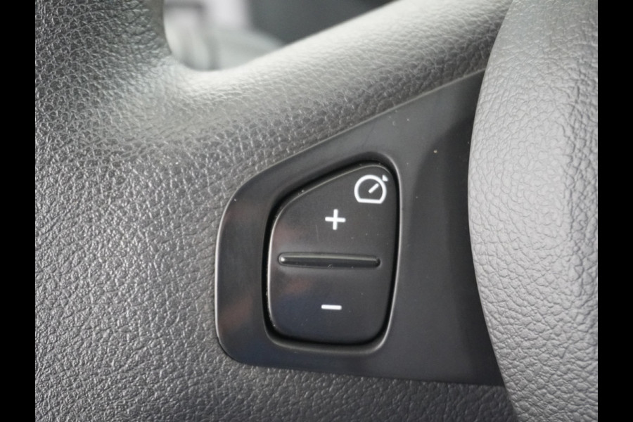 Fiat Talento 2.0D 146PK L2 D.C. 17" Pdc Trekh. Alles in kleur gespoten Led Airco Cruise Business Pro Dubbele Cabine 5-Pers. DC Led Betonplex-vloer Lat om Lat Privacy Glas Bluetooth Lengte 2 dus wél fatsoenlijke beenruimte achterin! 1e Eigenaar 2.000 kg trekvermogen Euro 6