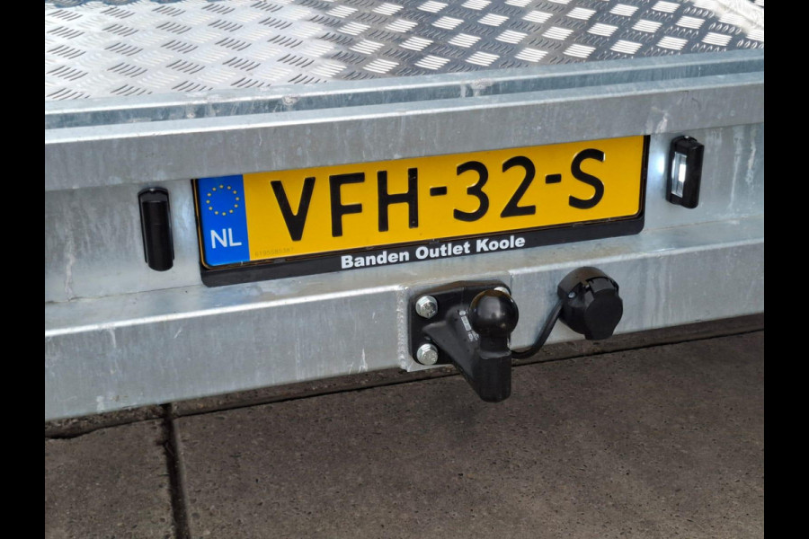 Volkswagen Crafter 35 2.0 TDI L4 Trendline OPRIJWAGEN / AMBULANCE / TRAILER / EURO 6 / LAADVERMOGEN 1377 KG !!