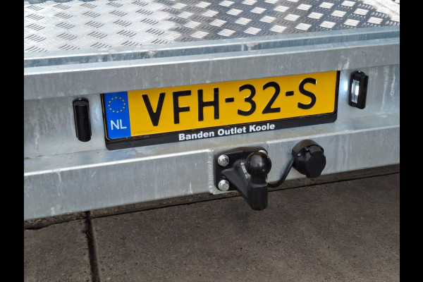 Volkswagen Crafter 35 2.0 TDI L4 Trendline OPRIJWAGEN / AMBULANCE / TRAILER / EURO 6 / LAADVERMOGEN 1377 KG !!